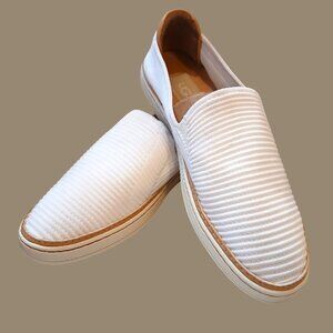 UGG Cream Knit Slip-on Loafers 7.5M - Like New